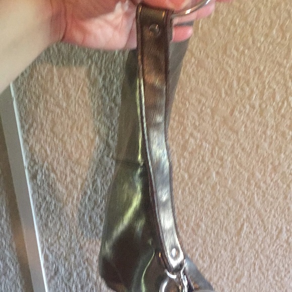 Gold | Distressed Handbag - Picture 5 of 7